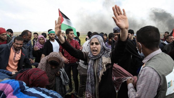 massacre_gaza_femme_le_ve_les_bras.jpg