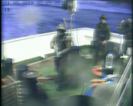 mavi_marmara_soldats_sur_le_pont.jpg