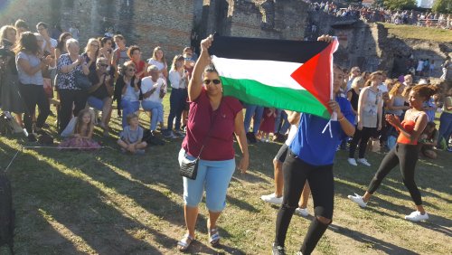 monia_drapeau_tre_s_bonne.jpg