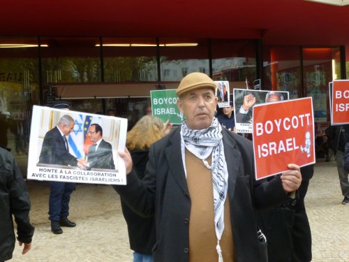 montreuil_makhlouf_devant_the_a_tre.jpg