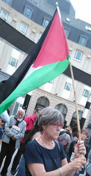 nadine_avec_drapeau.jpg