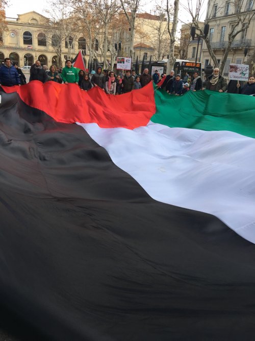nimes_drapeau9_dec.jpg