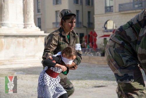 nimes_soldate_enfant.jpg