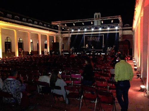 noa_maroc_salle_vide.jpg