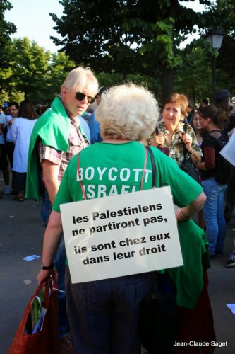 olivia_de_sos_avec_bonne_pancarte.jpg