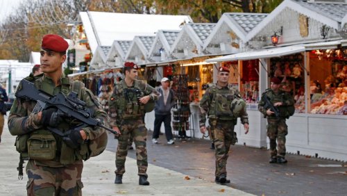 patrouille_champs_elysees.jpg