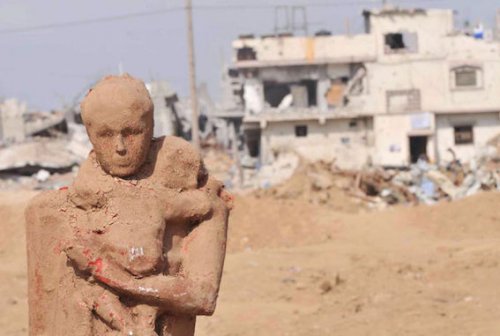 pere_enfant_statue_gaza.jpg