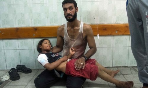 pere_gaza_avec_sa_fille_morte.jpg