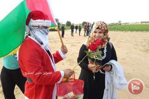 pere_noel_gaza_et_femme.jpg
