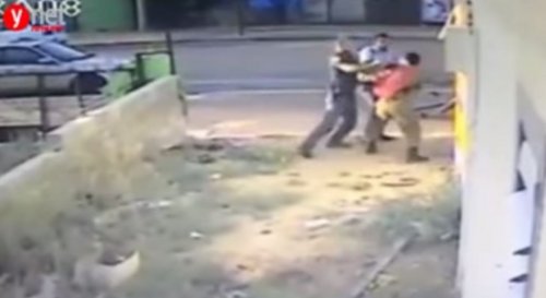 police_israel_battant_un_ethiopien.jpg