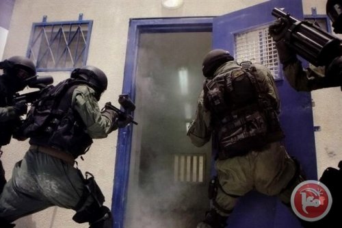 raid_israe_lien_dans_prison.jpg