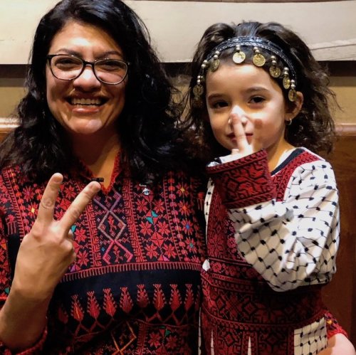 rashida.thlaib_congre_s_robe_palestinienne.jpg