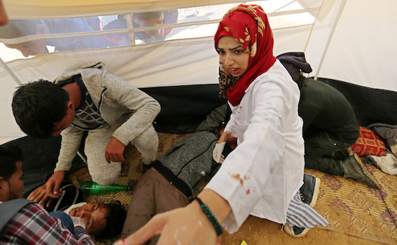 razan_gaza_en_train_de_soigner_blesse_s.jpg