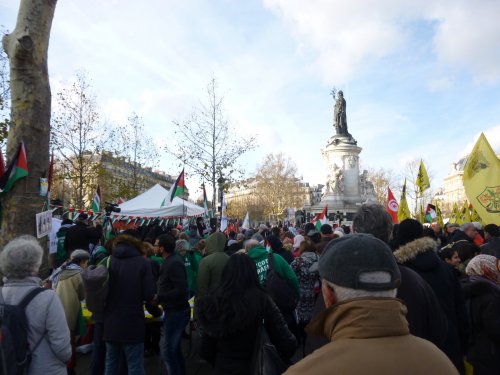 repu_en_plein_statue_9_dec.jpg