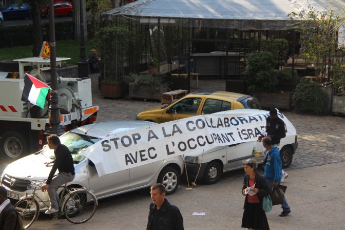 rotonde_non_a_la_collabo_banderole_sur_voitures.jpg