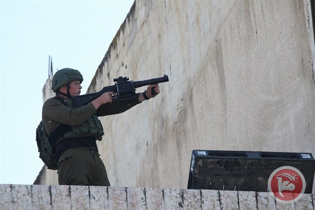 soldat_devant_le_mur.jpg