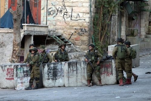 soldats_checkpoint_hebron-2.jpg