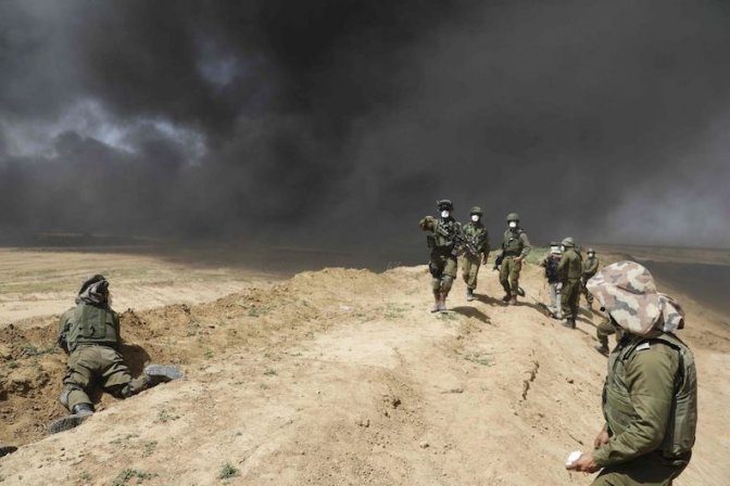 soldats_masques_a_gaz_gaza-2.jpg