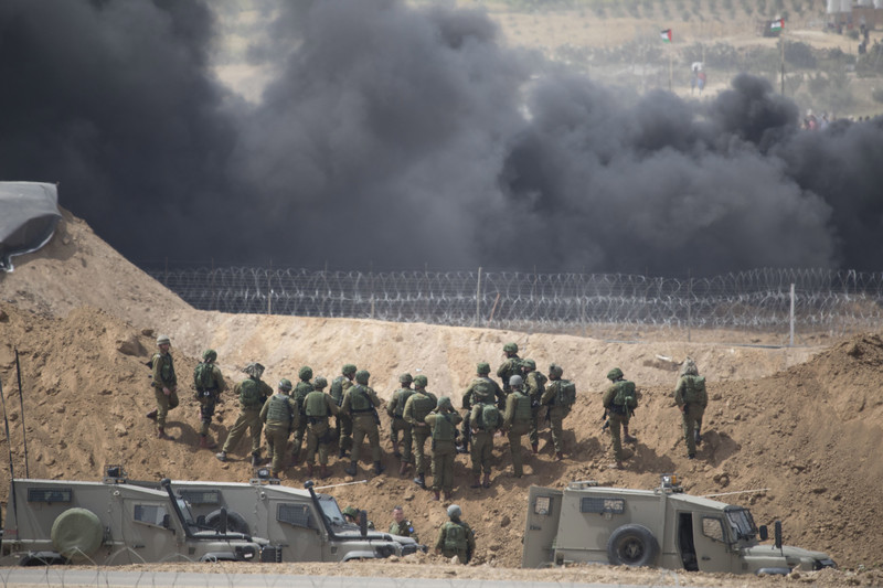soldats_masse_s_gaza_barbele_s.jpg