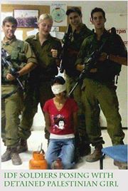 soldats_posant_avec_enfant_arrete_-3.jpg