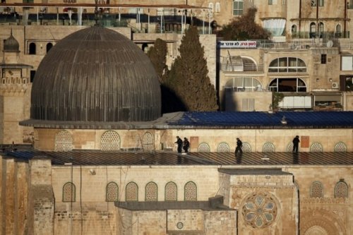 soldats_sur_le_toit_de_la_mosque_e_al_aqsa.jpg