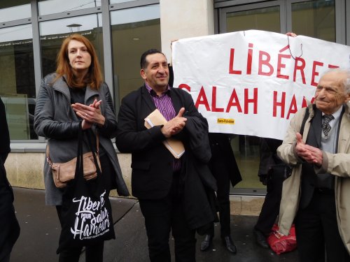 sortie_tribunal_applaudissent.jpg