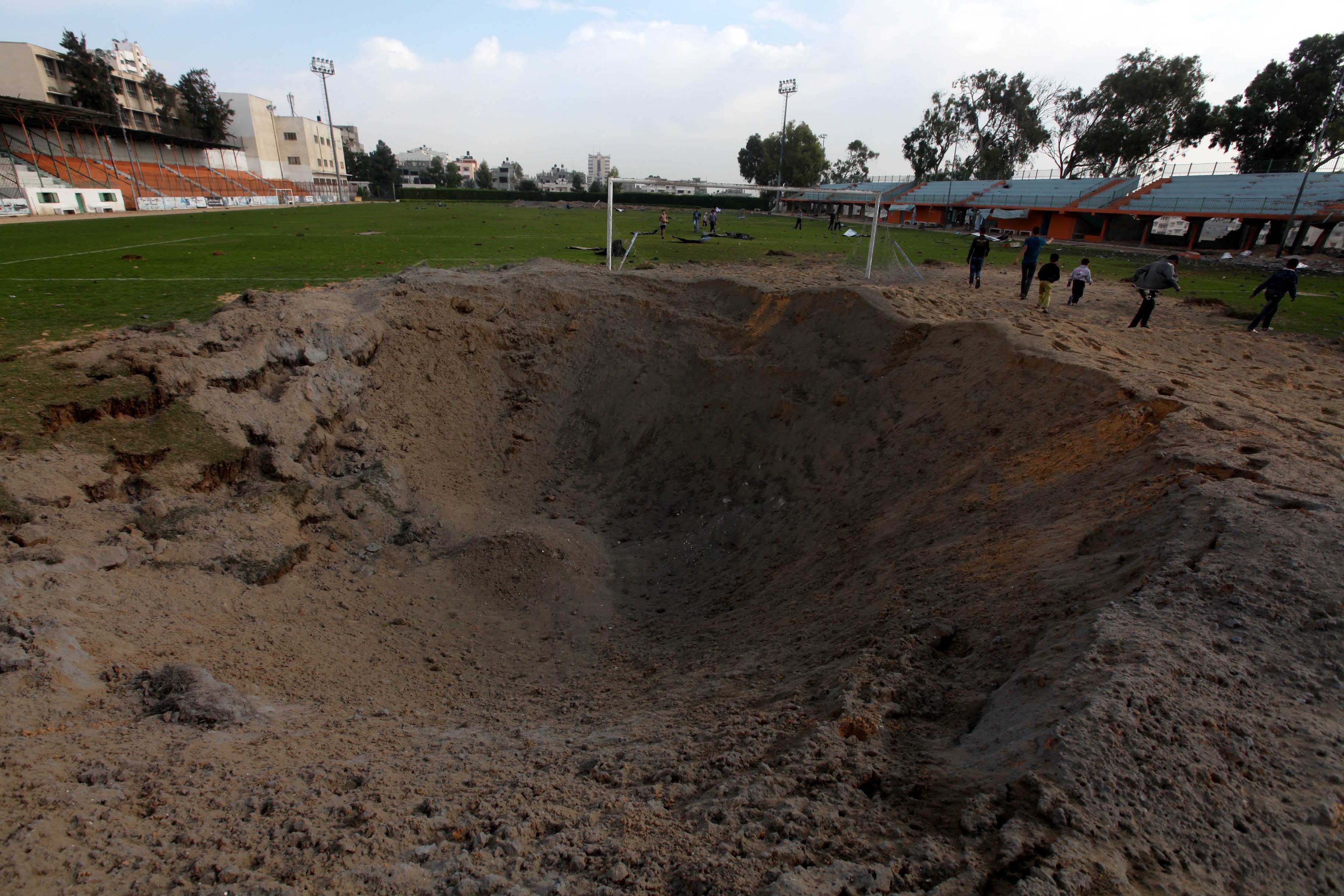 stade_gaza_cratere.jpg