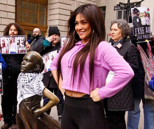 statue_ahed.jpg