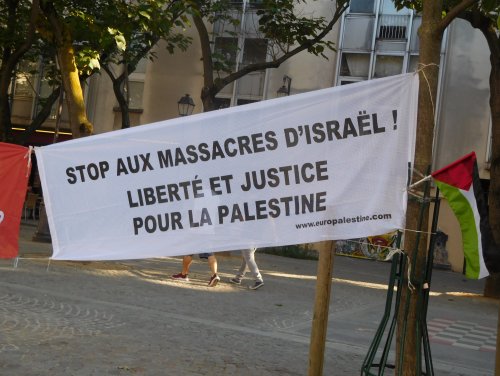 stop_massacres_beaubourg.jpg