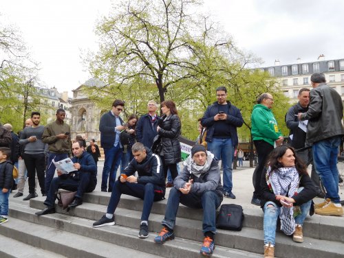 sur_les_marches_innocents.jpg