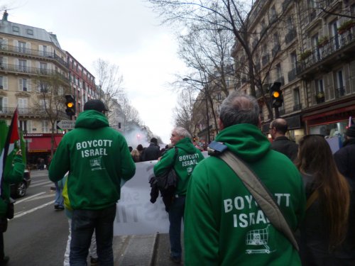 sweat_boycott_de_dos_manif_antiraciste.jpg