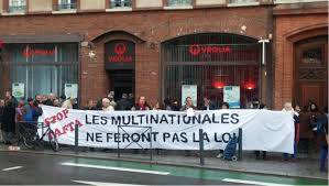 tafta_banderoles_multinationales.jpg