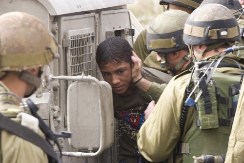 torture_enfant_detention_soldats.jpg