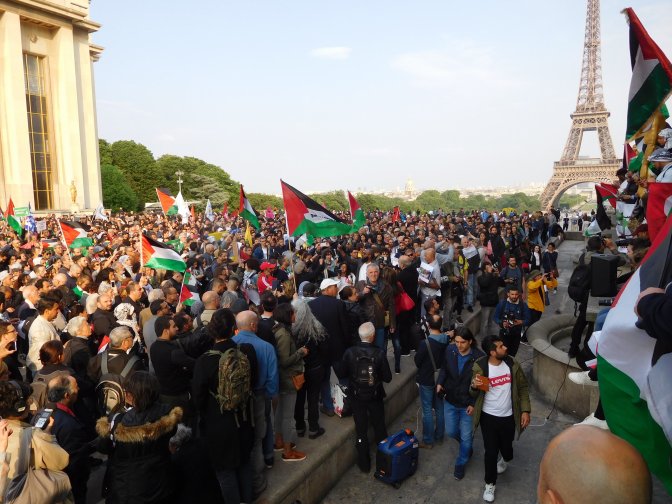 troca_tour_eiffel_et_foule.jpg