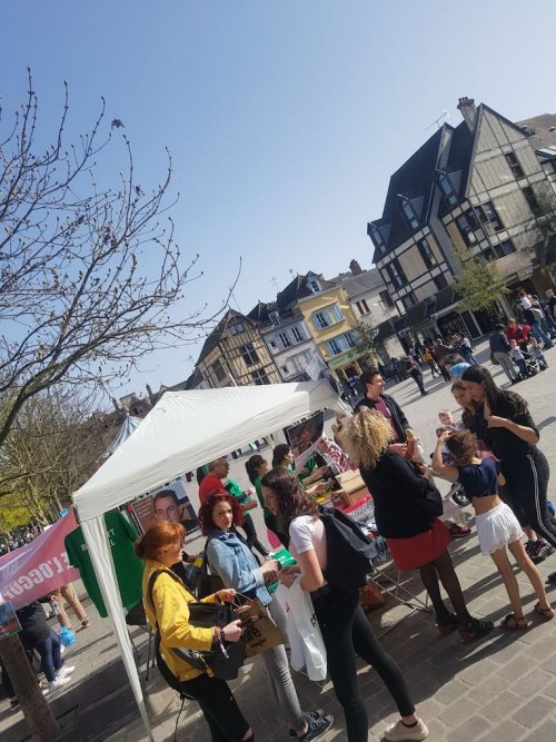 troyes_stand_7_avril.jpg