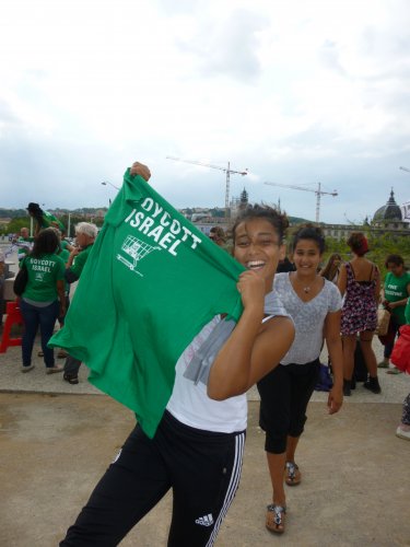 vertical_jeune_fille_tshirt.jpg