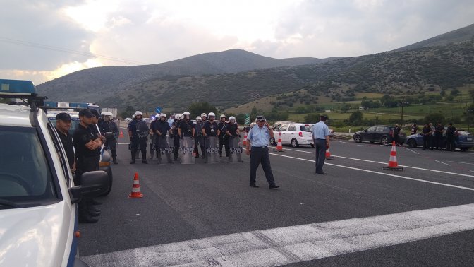 blocage_otan_flics_grece.jpg