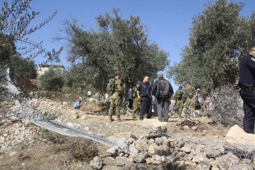 colons_hebron_soldats.jpg