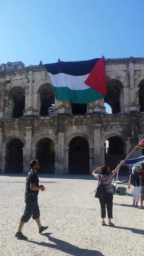 drapeau_arenes_nimes_bis.jpg