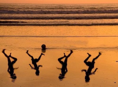 enfants_plage_artiste_petit_format.jpg