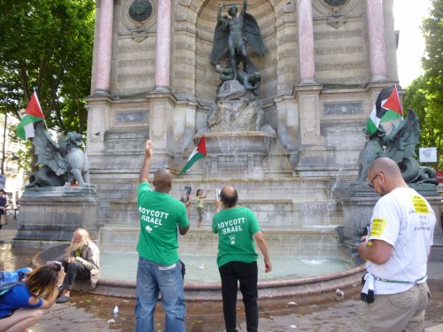 fontaine_boycott_petite_fille_lions.jpg