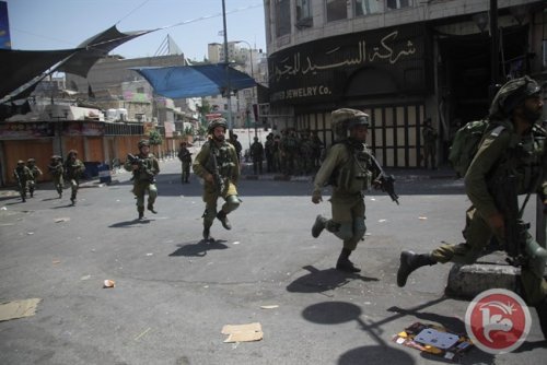 hebron_soldats_en_train_de_courir.jpg