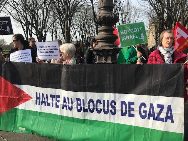 invalide_halte_au_blocus_gros_plan.jpg