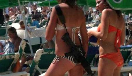 israeliennes-a-la-plage_avec_fusil-2.jpg
