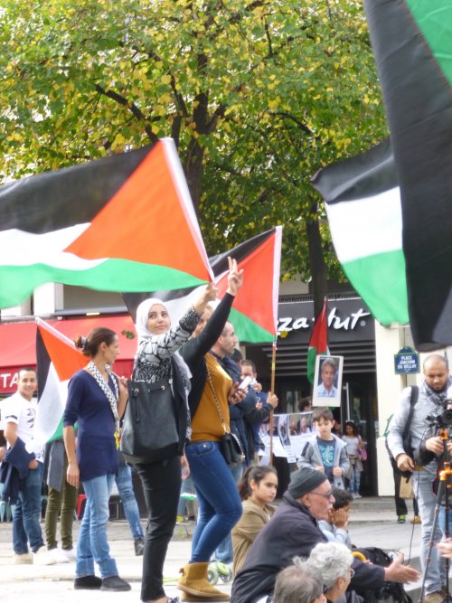 jeunes_drapeau_forum.jpg