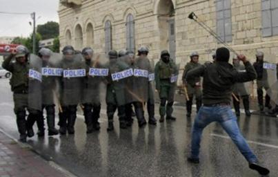 lanceur_de_pierre_auxsoldats_al_aqsa.jpg