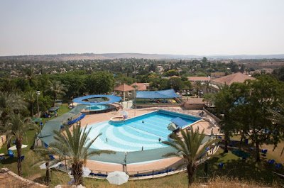 lev_hamakom_country_club_poo_july_2017.jpg
