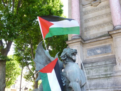 lion_avec_2_drapeaux.jpg