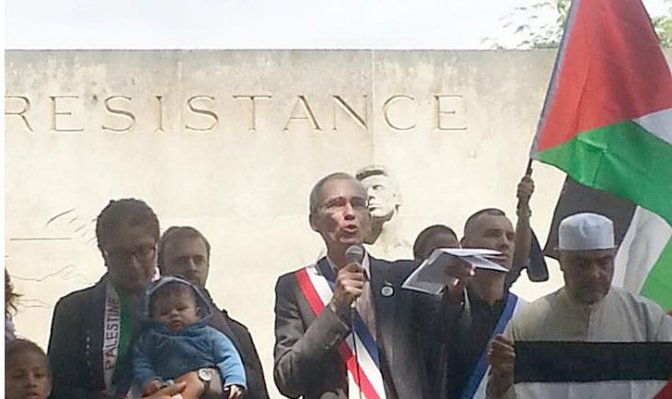 maire-patrice-leclerc_avec_drapeau-2.jpg