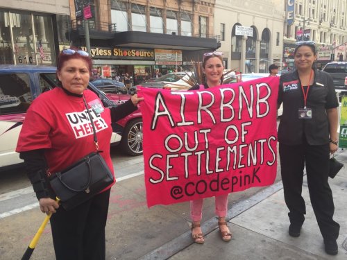 manif_codepink_airbnb-3.jpg